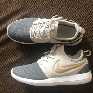 Nike women’s sneakers